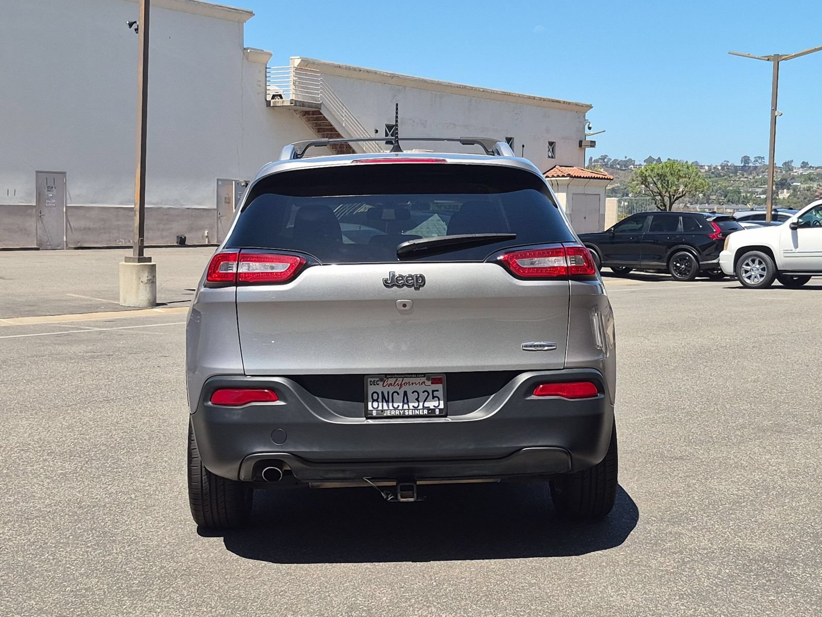 Used 2016 Jeep Cherokee Latitude w/ Comfort/Convenience Group FWD image 4