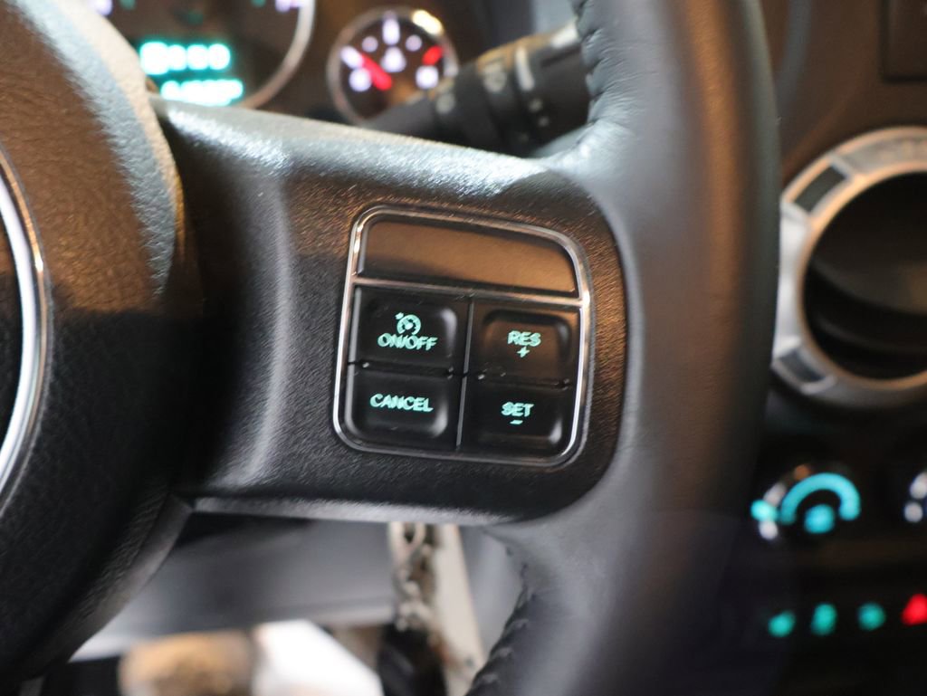 Used 2017 Jeep Wrangler Unlimited Sahara w/ Connectivity Group image 31