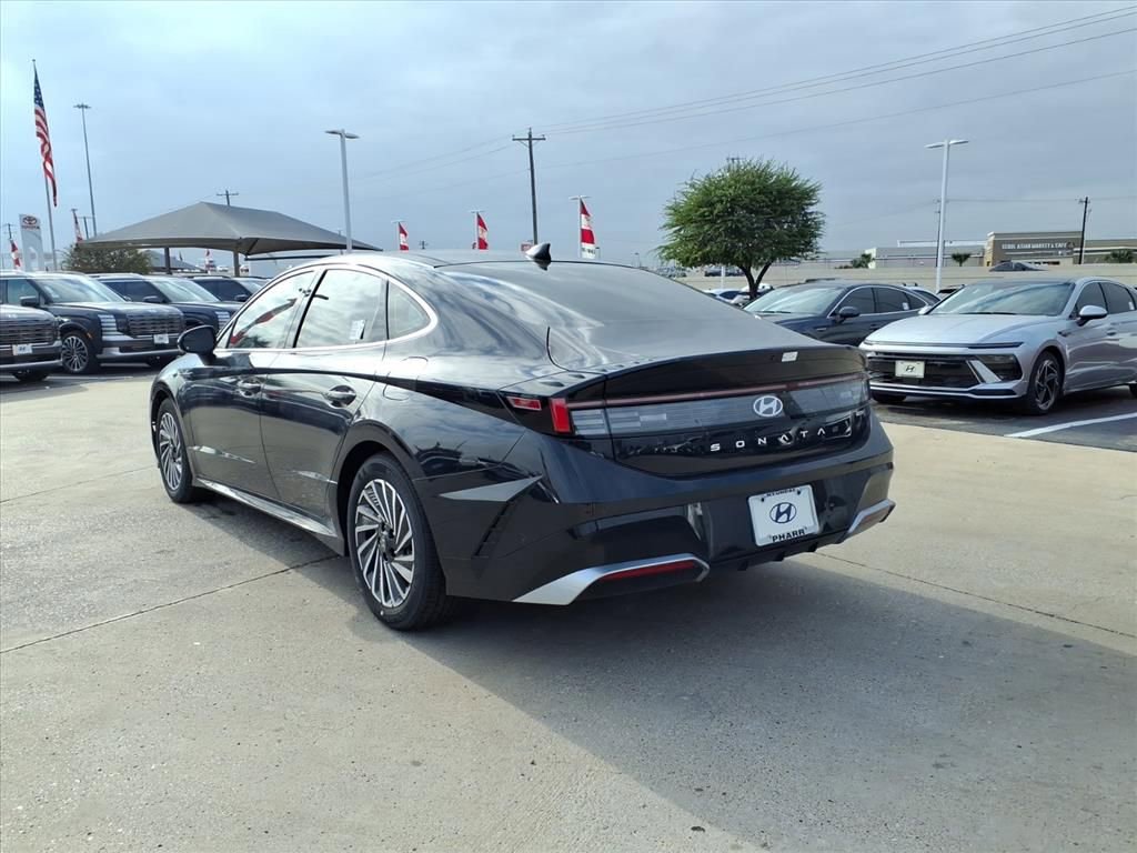 New 2025 Hyundai Sonata Limited image 3