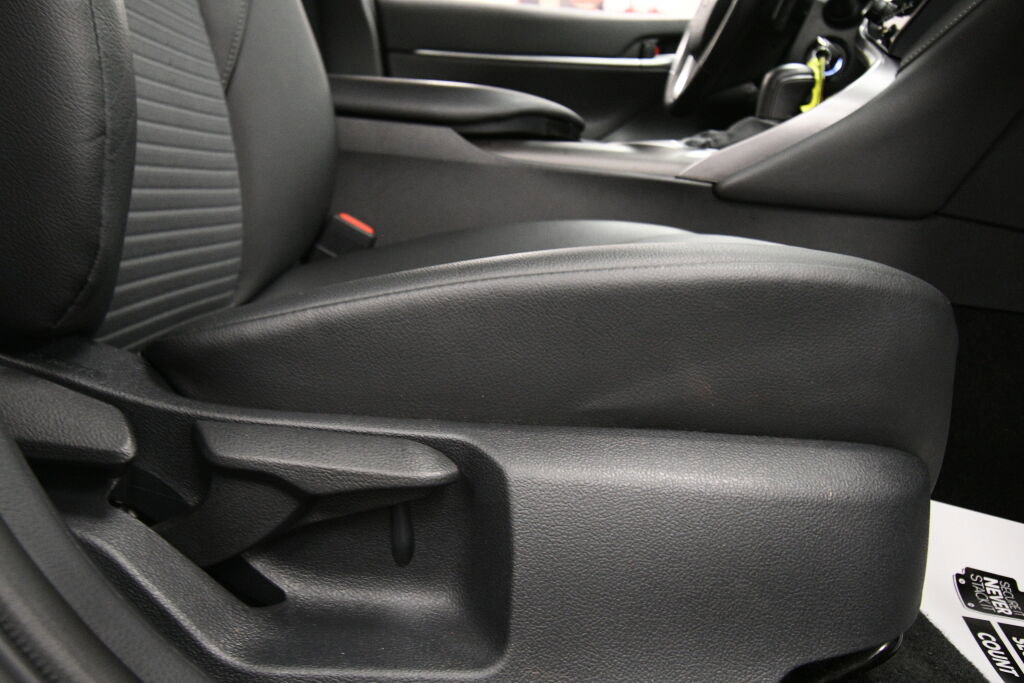Used 2023 Toyota Camry SE AWD/4WD image 26
