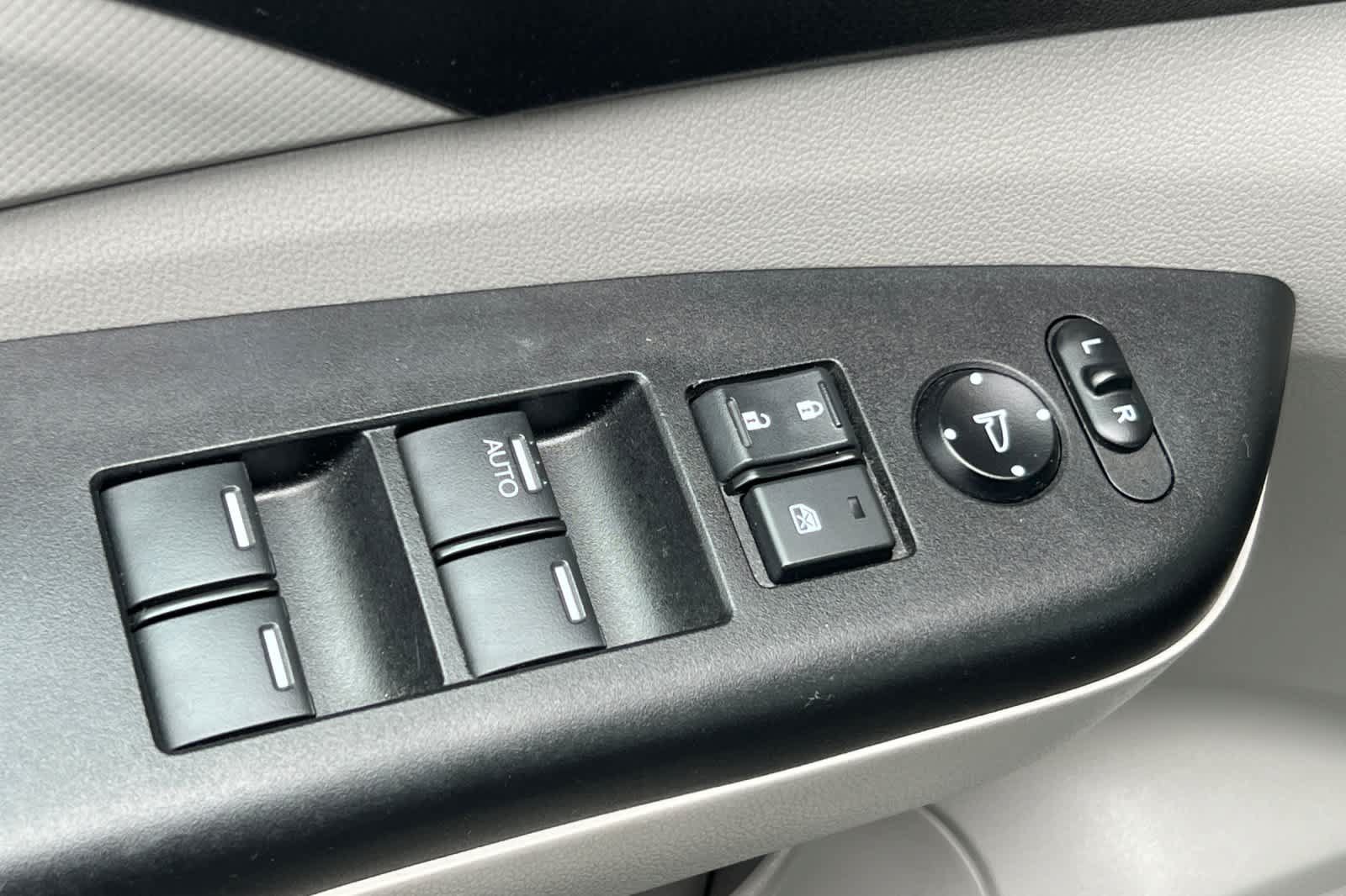 Used 2013 Honda CR-V LX image 13