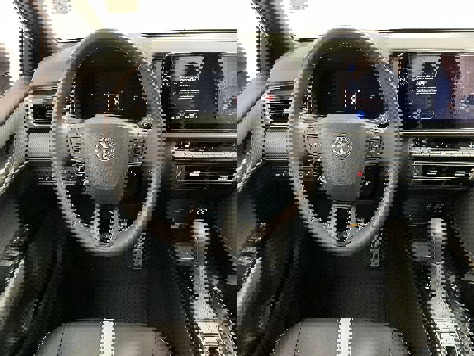 Used 2025 Toyota Camry LE image 7