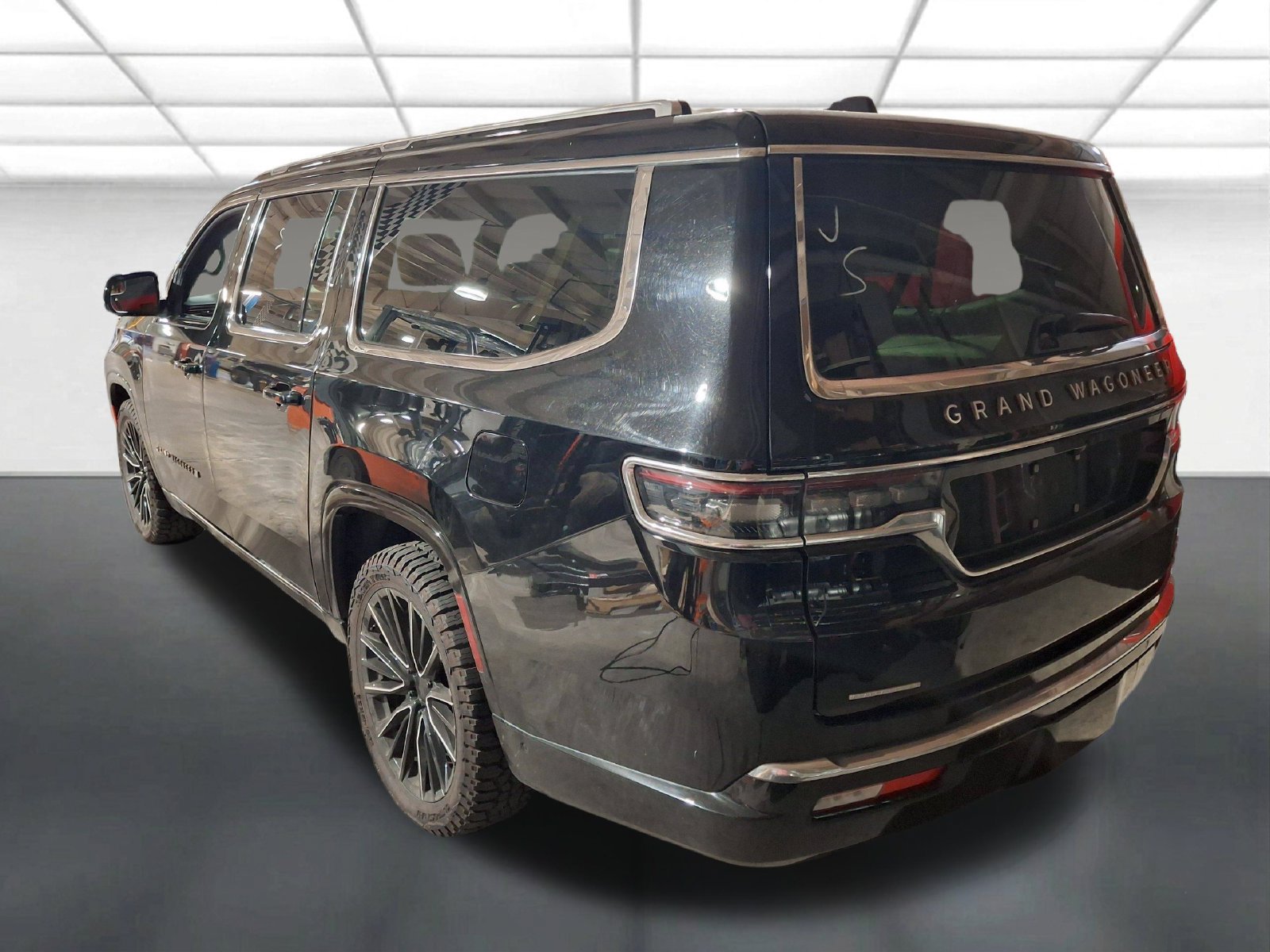 Used 2023 Jeep Grand Wagoneer L Series III w/ Rear Seat Video Group 1 AWD/4WD image 3