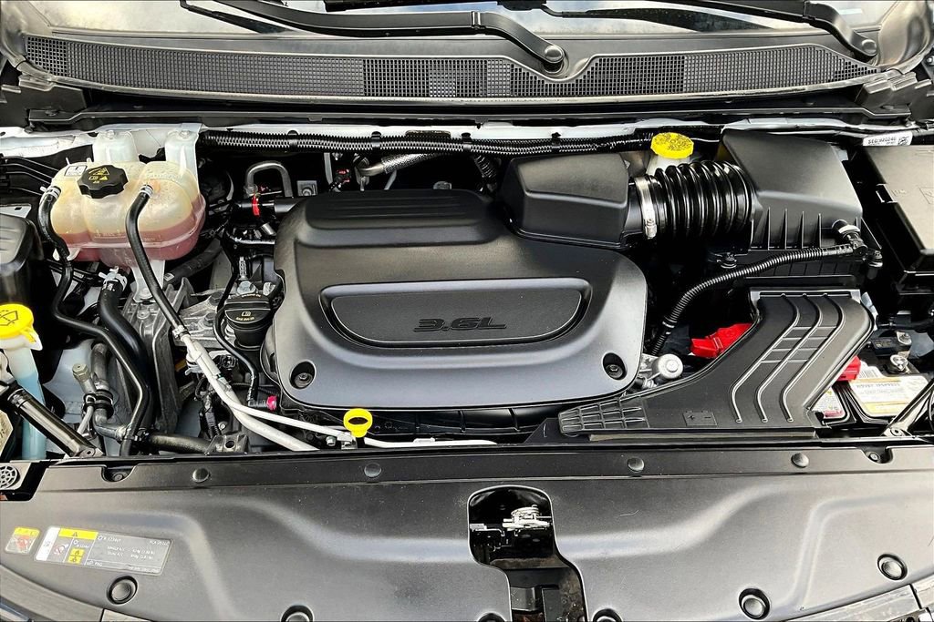 Used 2023 Chrysler Pacifica Touring-L image 29
