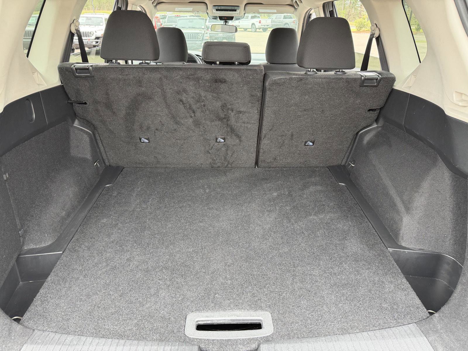Used 2025 Nissan Rogue SV image 17