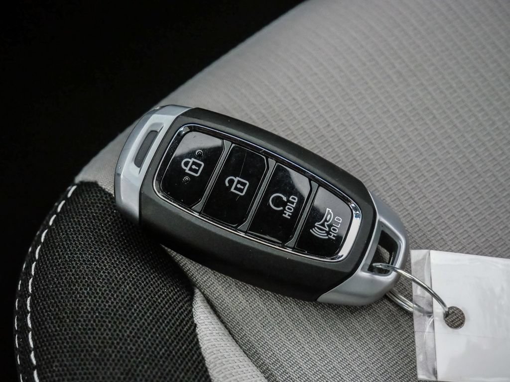 Used 2025 Hyundai Venue SEL FWD image 45