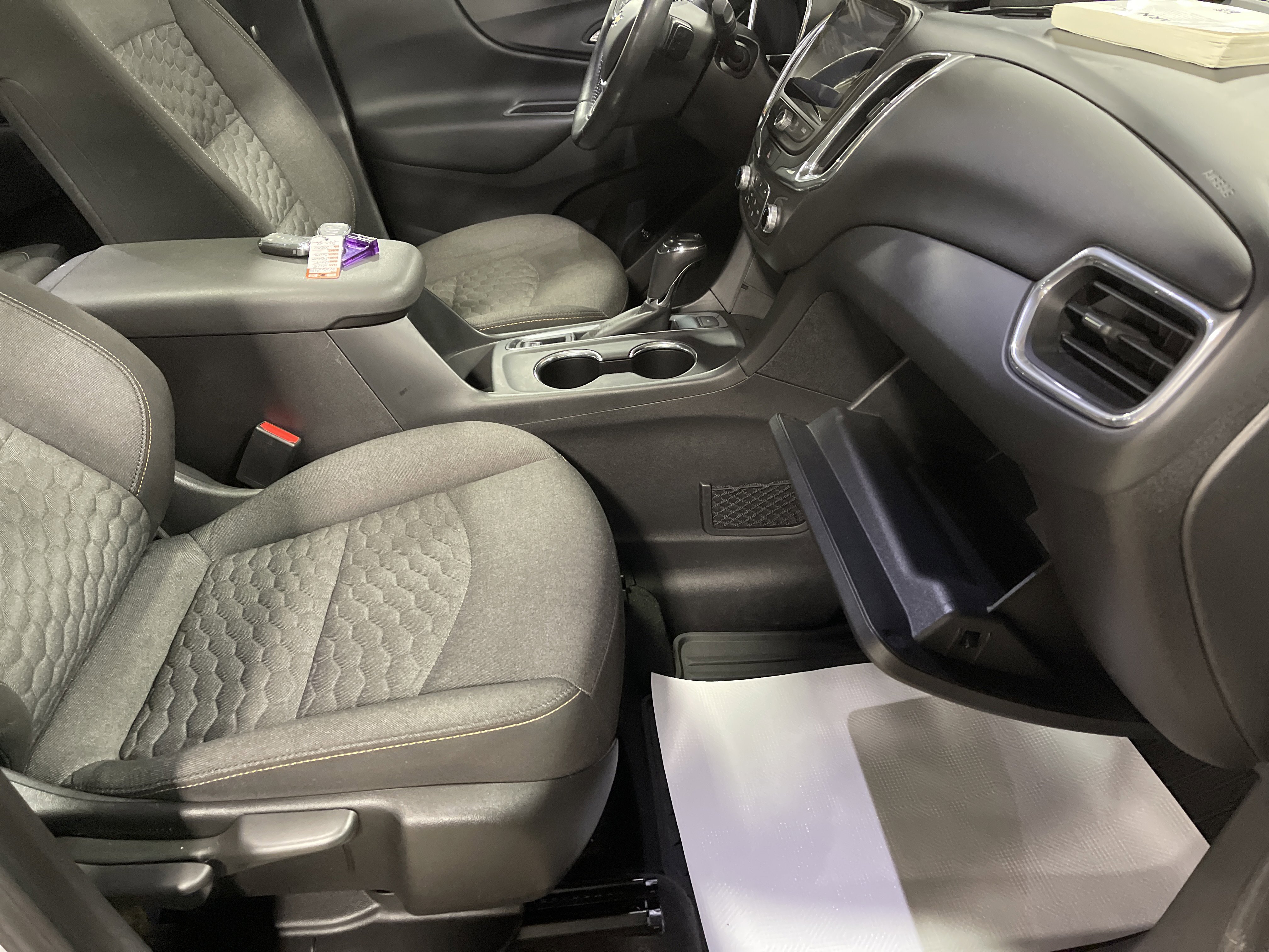 Used 2018 Chevrolet Equinox LT w/ Sun & Infotainment Package image 14