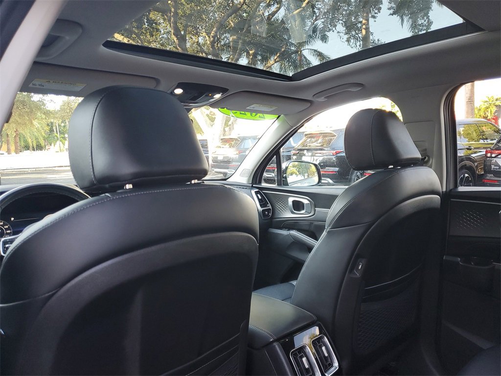 Certified 2023 Kia Sorento SX image 13