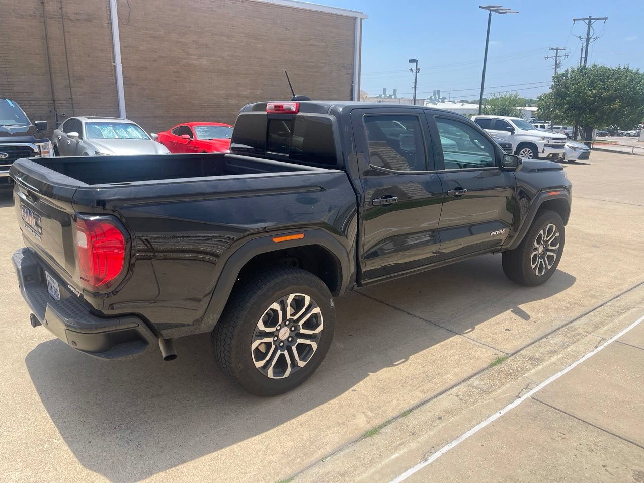 Used 2023 GMC Canyon AT4 w/ AT4 Premium Package AWD/4WD image 7