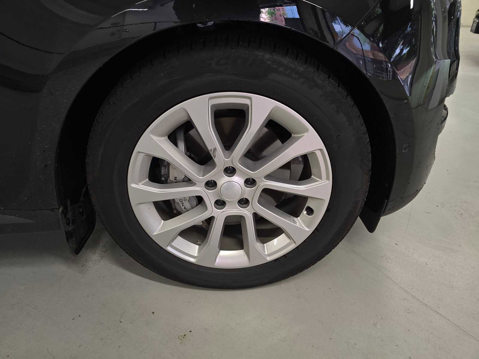 Used 2025 Land Rover Range Rover Sport SE image 10