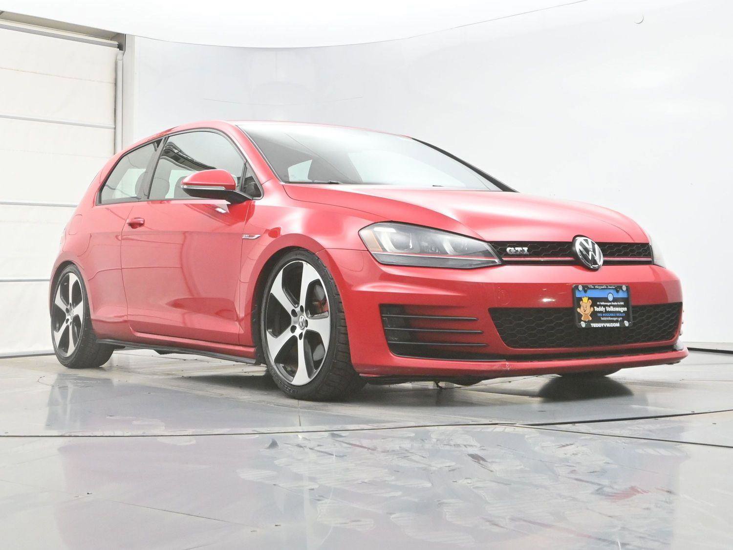 Used 2015 Volkswagen Golf S image 28
