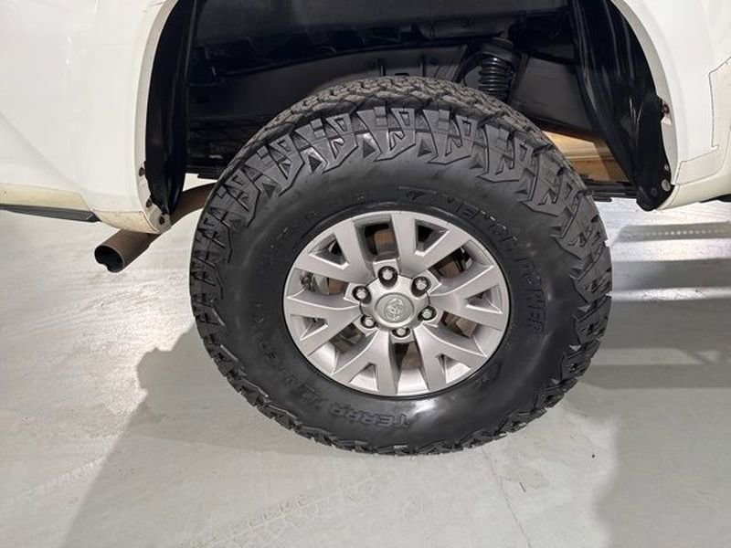 Used 2017 Toyota Tacoma SR5 image 13