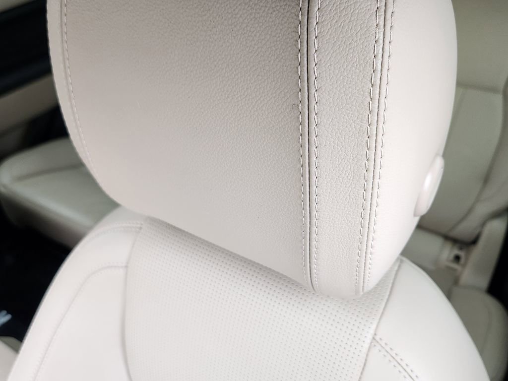 Used 2019 Land Rover Discovery Sport HSE image 14