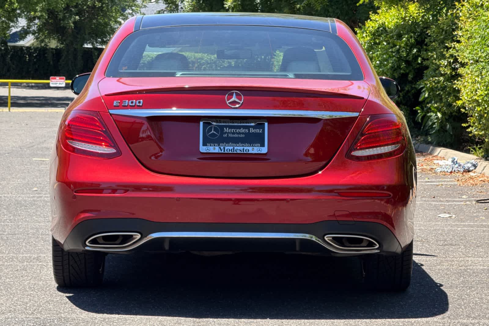 Used 2017 Mercedes-Benz E 300 image 4