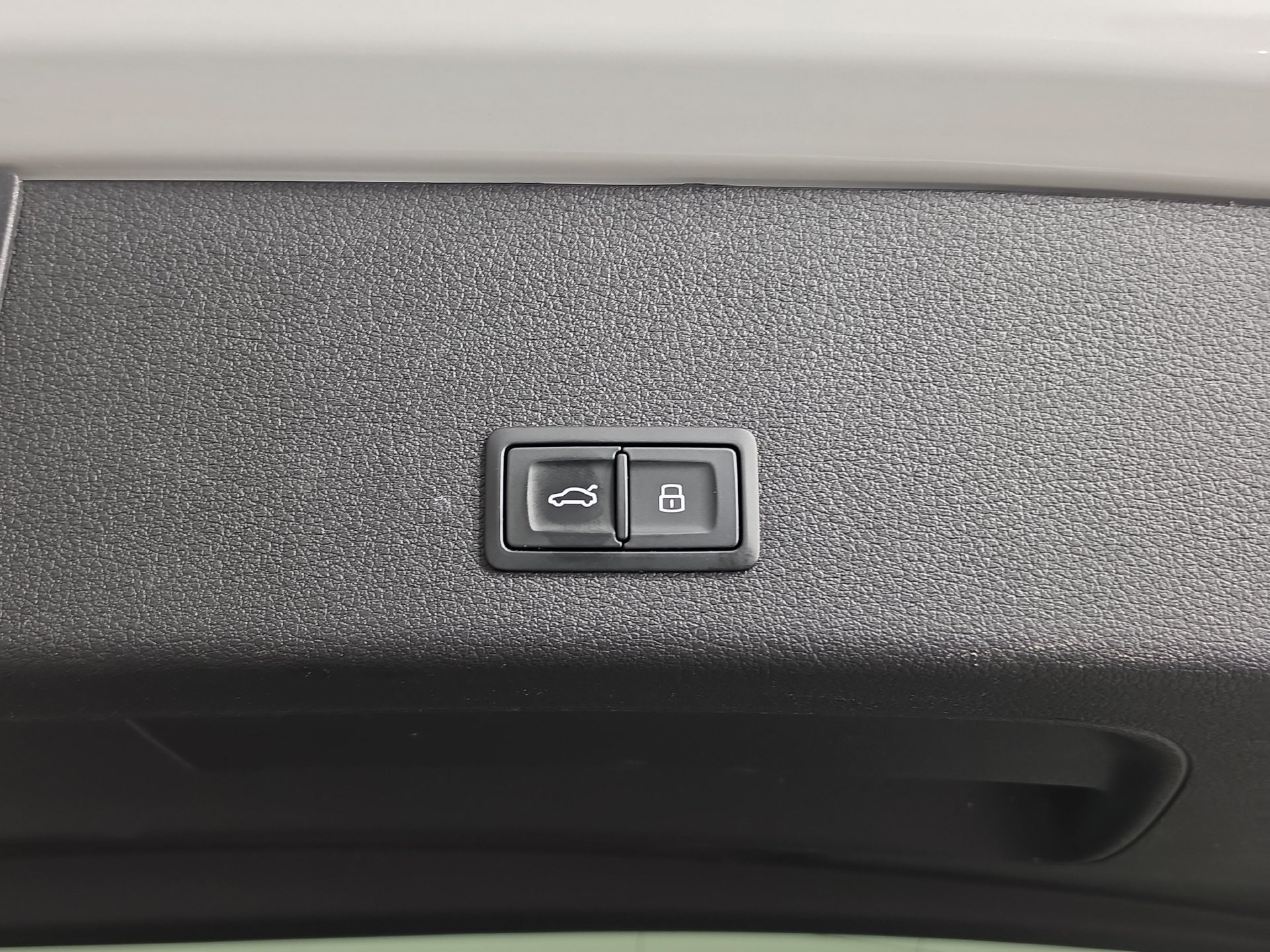 Used 2024 Audi Q8 e-tron Premium Plus AWD/4WD image 11