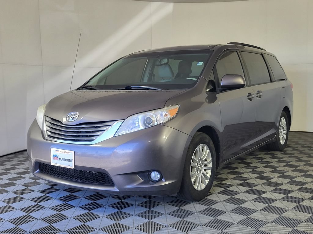 Used 2014 Toyota Sienna XLE FWD image 3