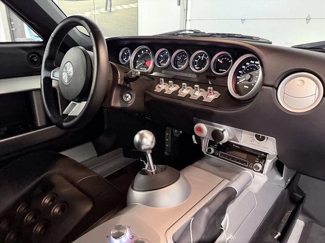 Used 2006 Ford GT RWD image 5