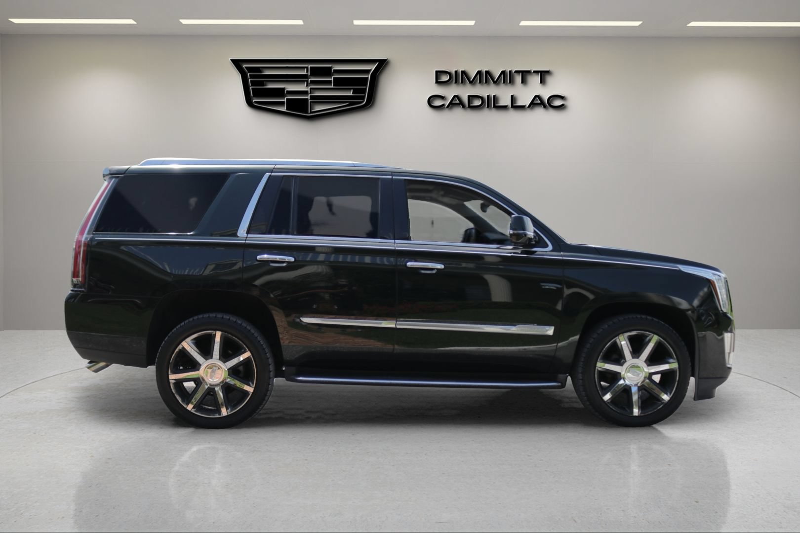 Used 2016 Cadillac Escalade Luxury AWD/4WD image 4