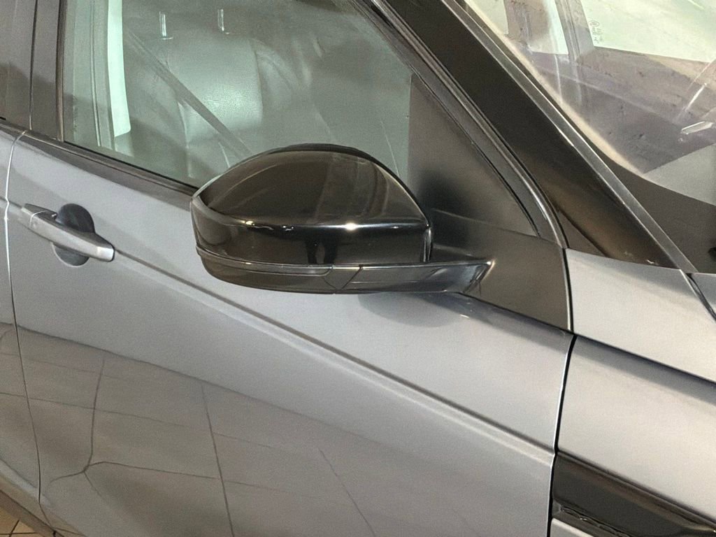 Used 2018 Land Rover Discovery Sport HSE image 25