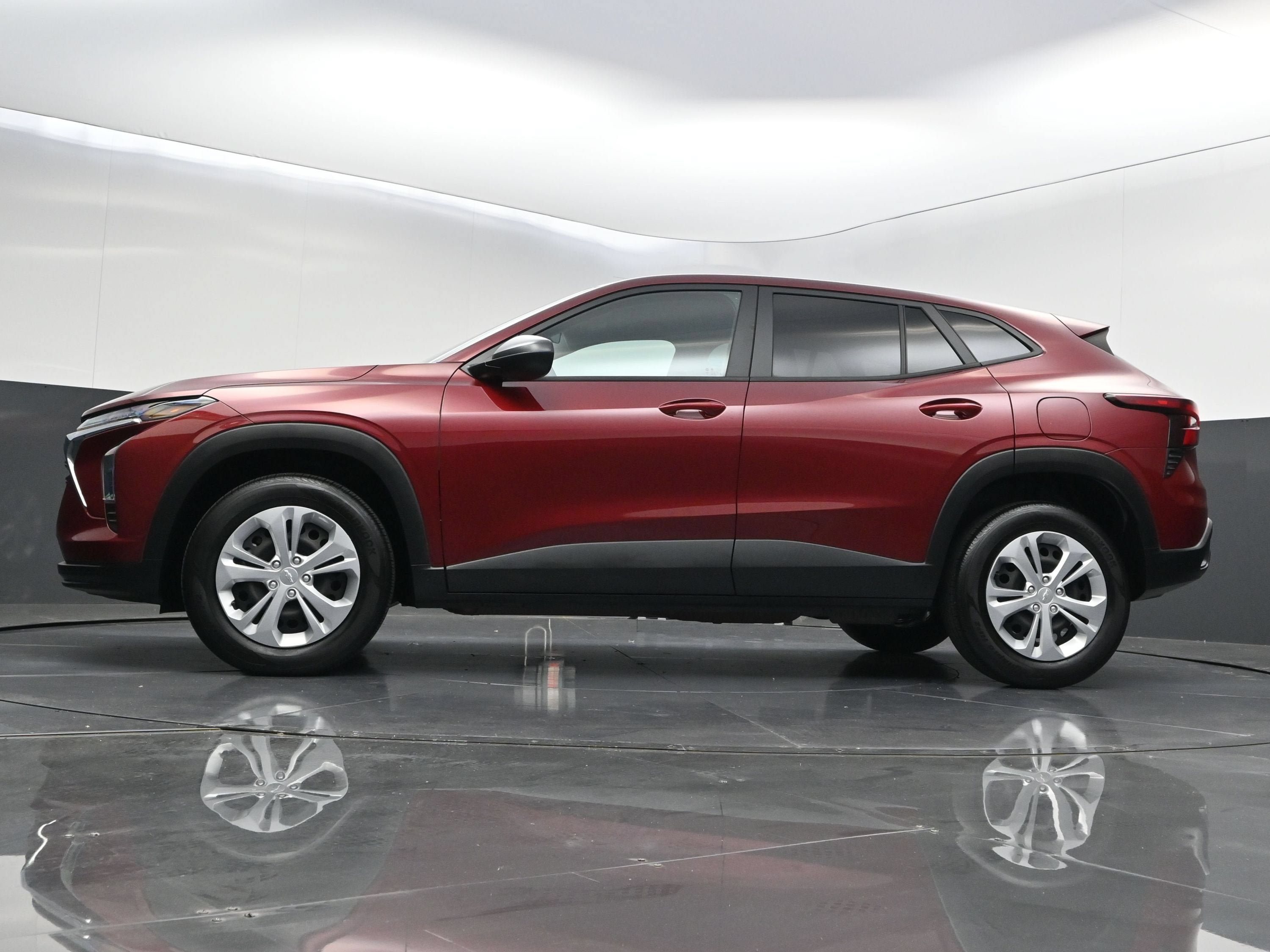 Used 2024 Chevrolet Trax LS FWD image 35