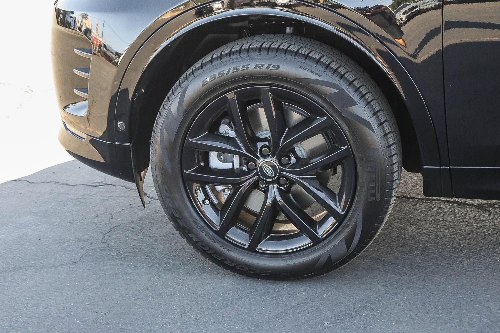 New 2026 Land Rover Discovery Sport Landmark AWD/4WD image 9