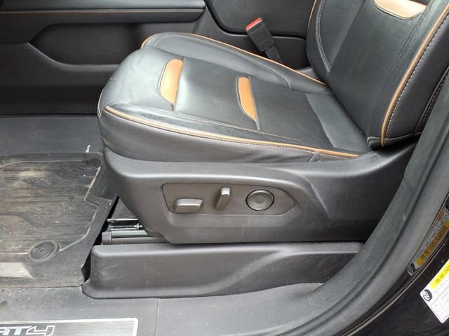 Used 2021 GMC Yukon AT4 w/ Rear Media and Nav Package AWD/4WD image 18