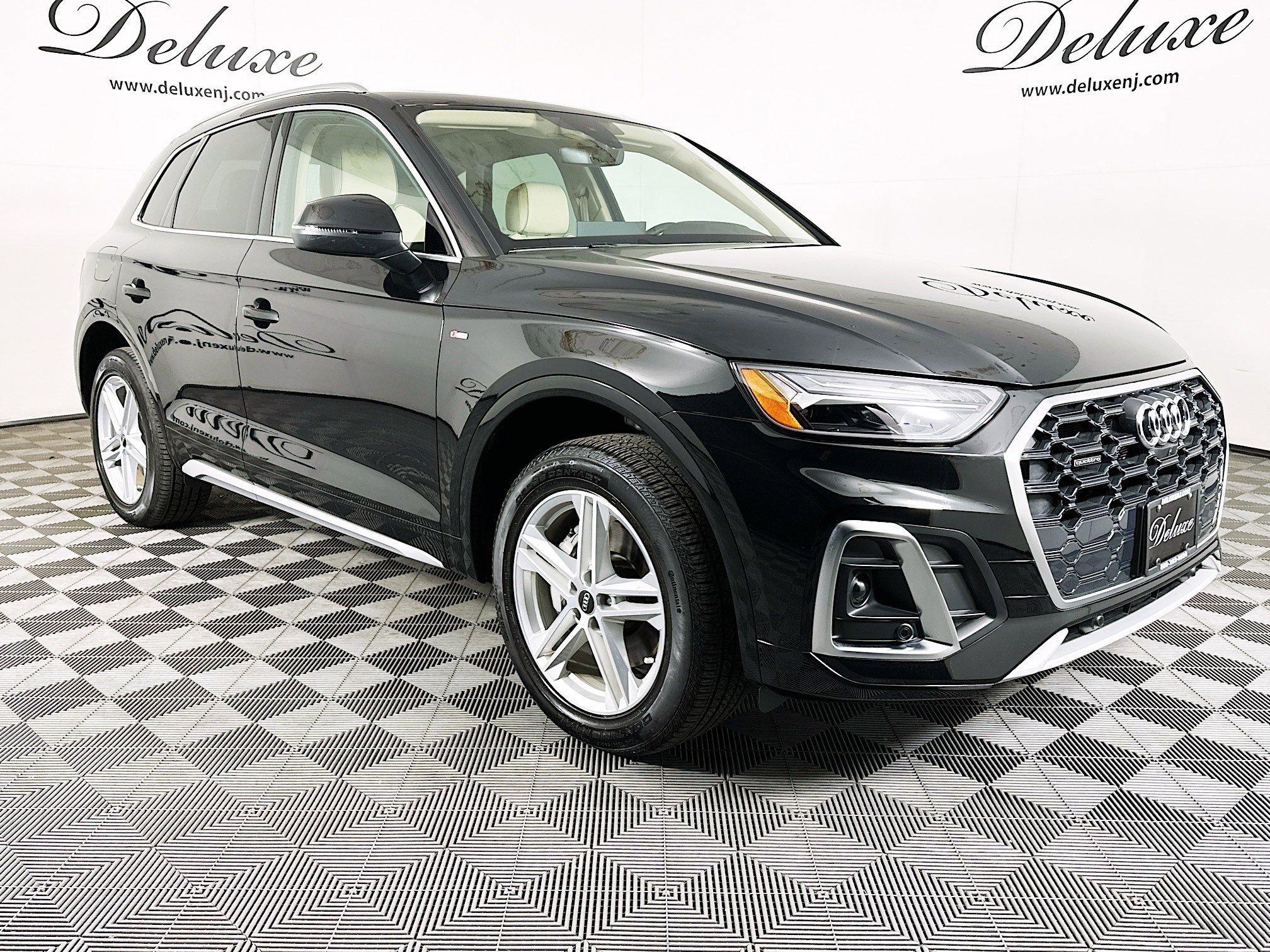 Used 2024 Audi Q5 e Premium Plus w/ Premium Plus Package
