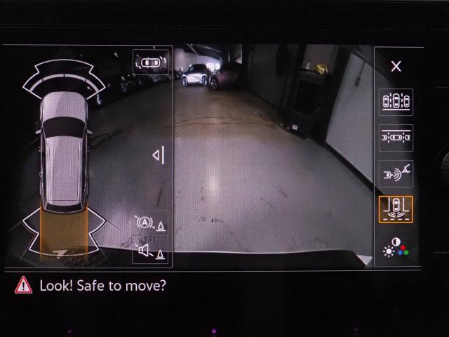 Used 2023 Volkswagen Atlas SE w/ Technology Package image 31