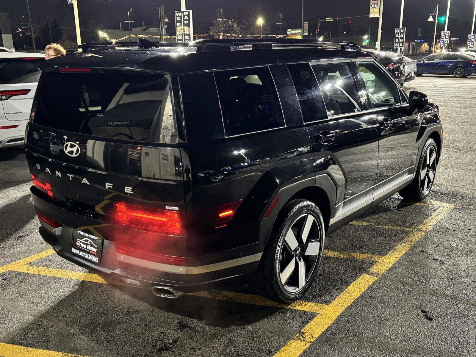 Used 2024 Hyundai Santa Fe Limited image 11