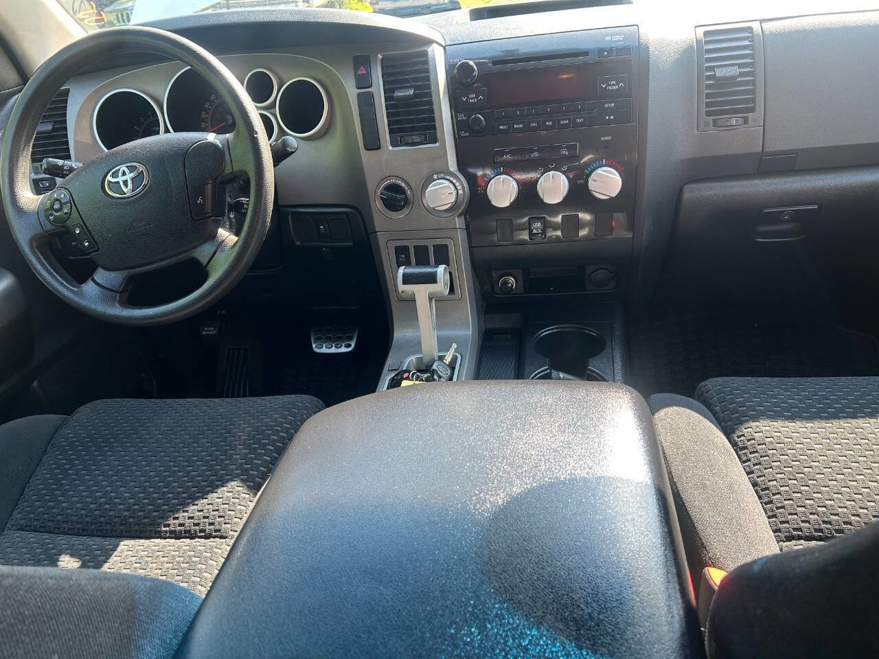 Used 2010 Toyota Tundra 4x4 Double Cab image 8