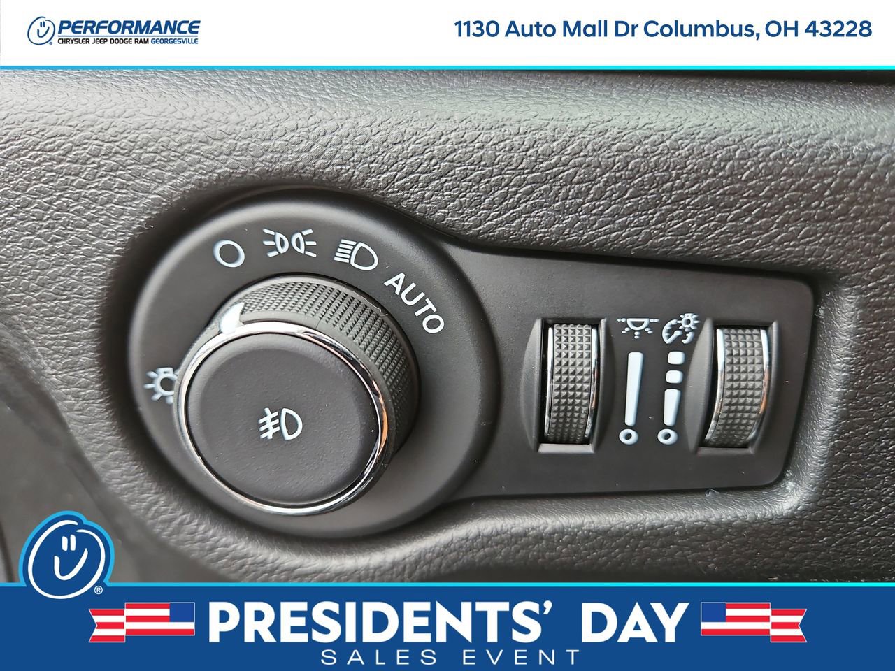 New 2026 Chrysler Pacifica Pinnacle w/ Trailer Tow Group image 34