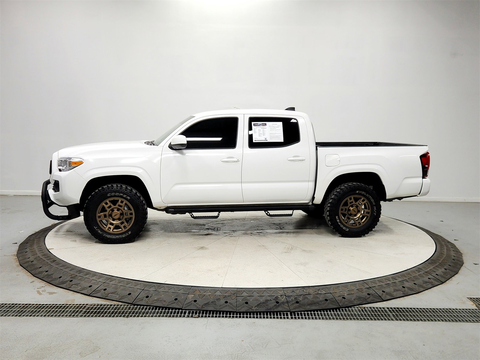 Used 2023 Toyota Tacoma SR image 4