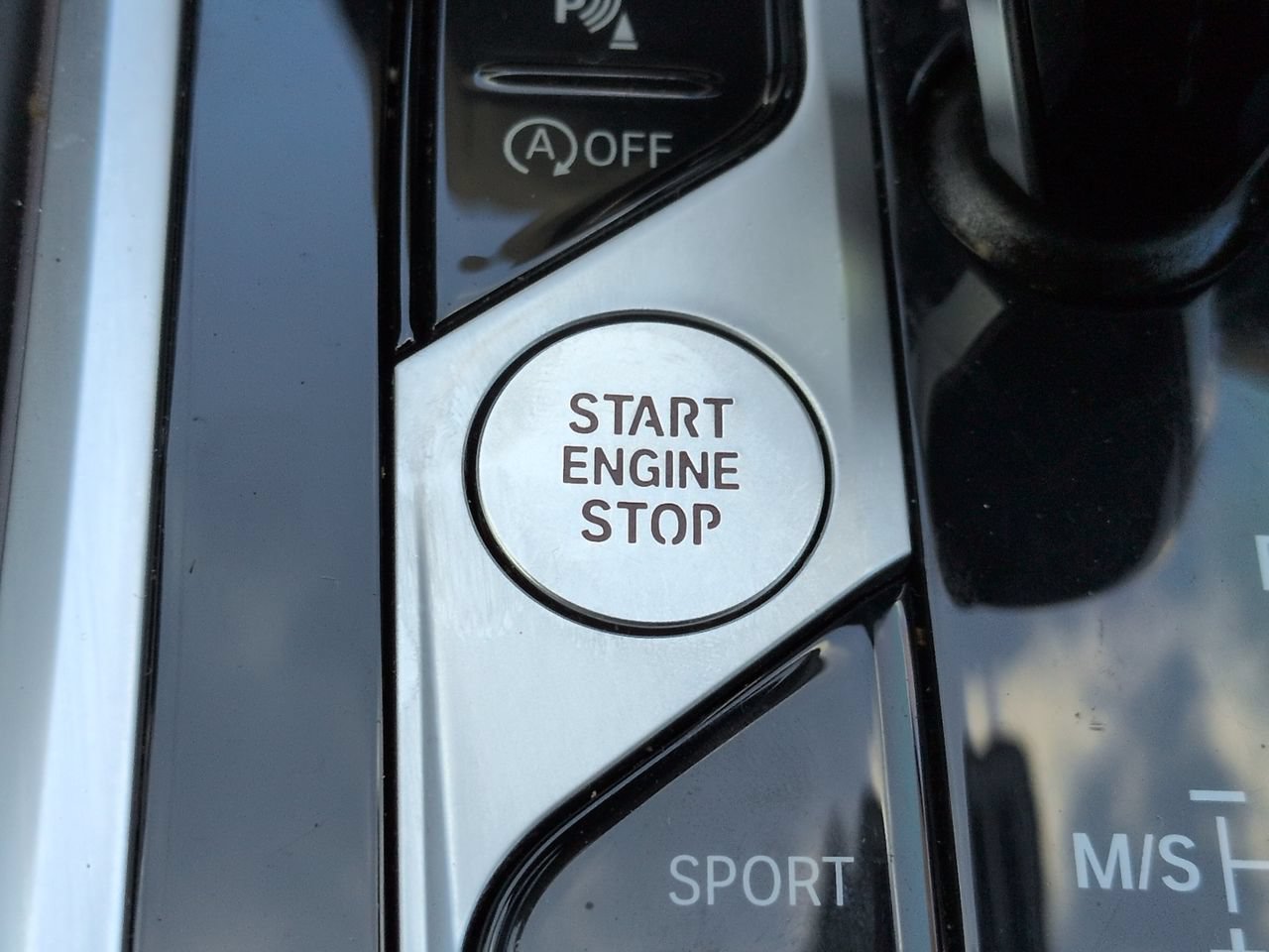 Used 2025 BMW M850i xDrive AWD/4WD image 31