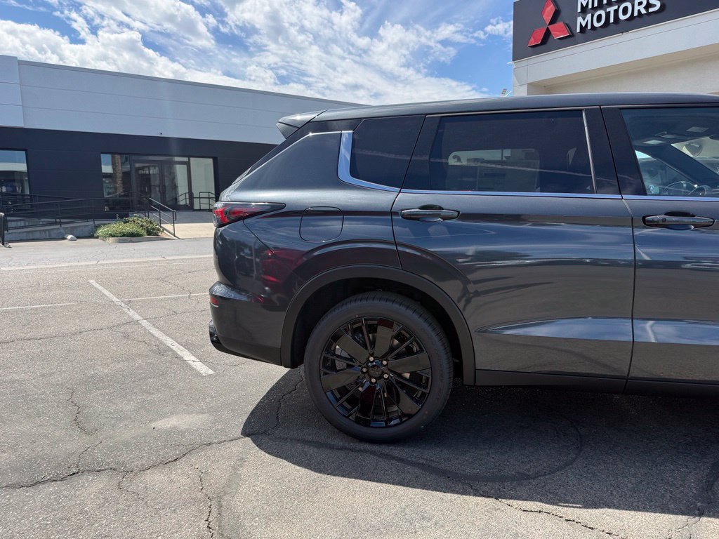 New 2026 Mitsubishi Outlander LE FWD image 14