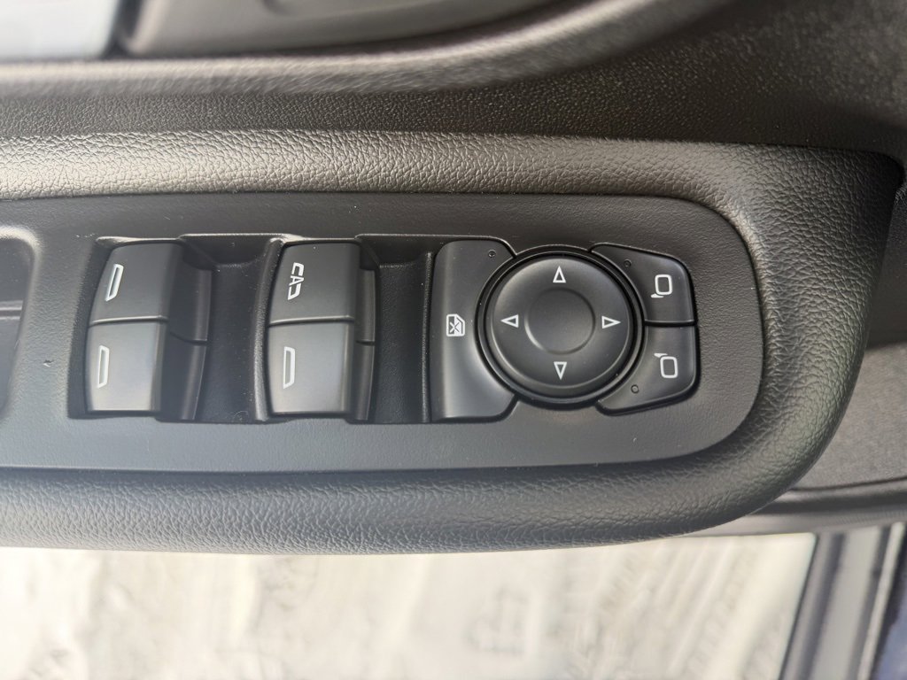 Used 2024 GMC Terrain SLE image 18