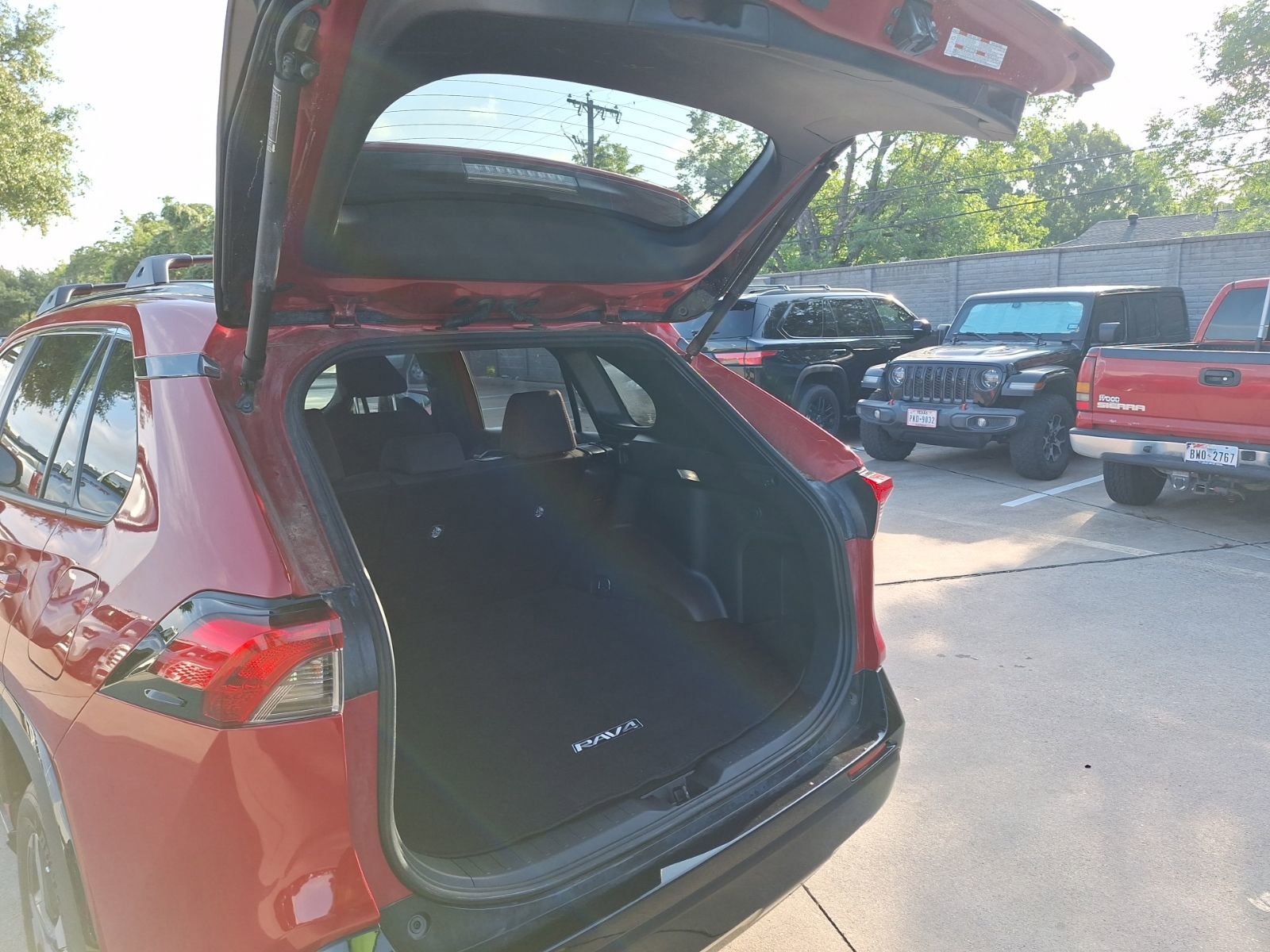 Used 2024 Toyota RAV4 SE w/ Weather & Moonroof Package AWD/4WD image 37