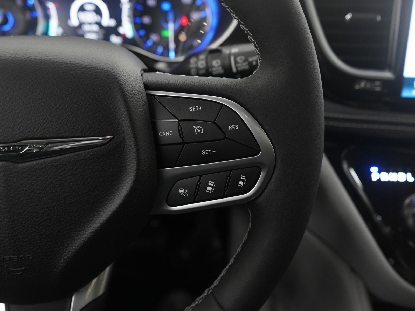 Used 2024 Chrysler Pacifica Limited image 26