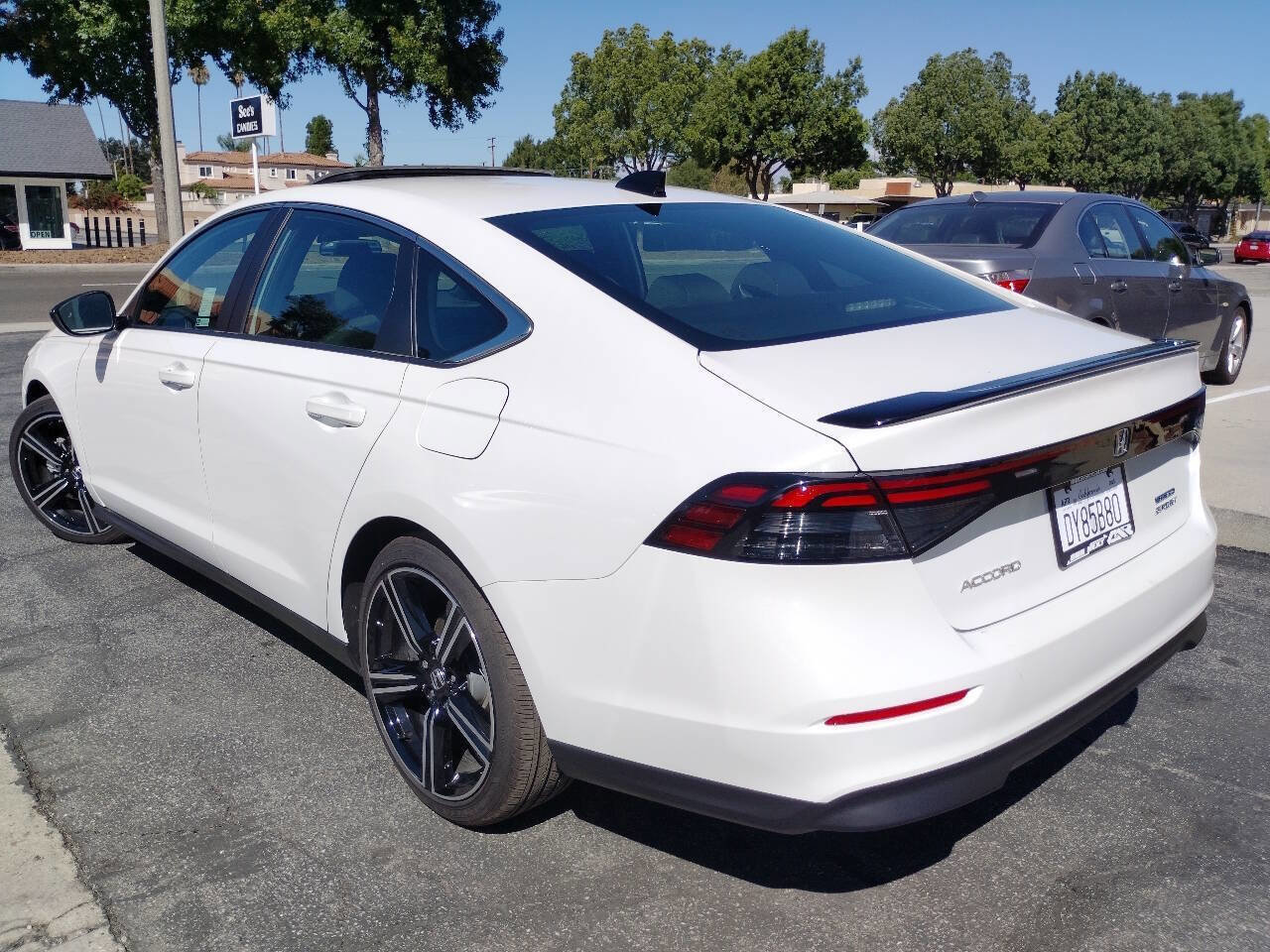 Used 2025 Honda Accord Sport image 2