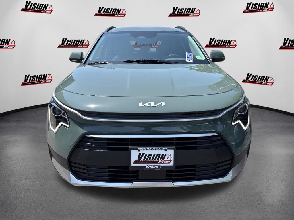 Used 2025 Kia Niro EX w/ EX Cold Weather Package FWD image 2