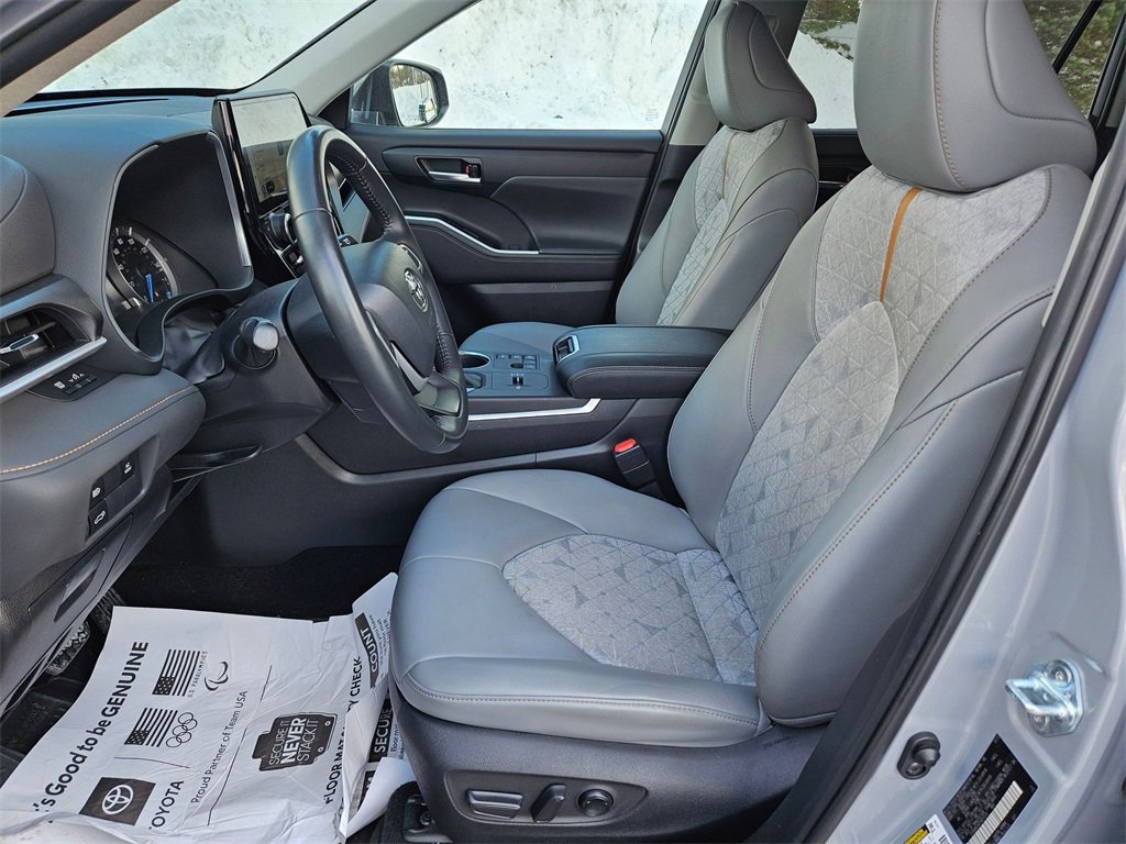 Certified 2023 Toyota Highlander Bronze Edition image 10
