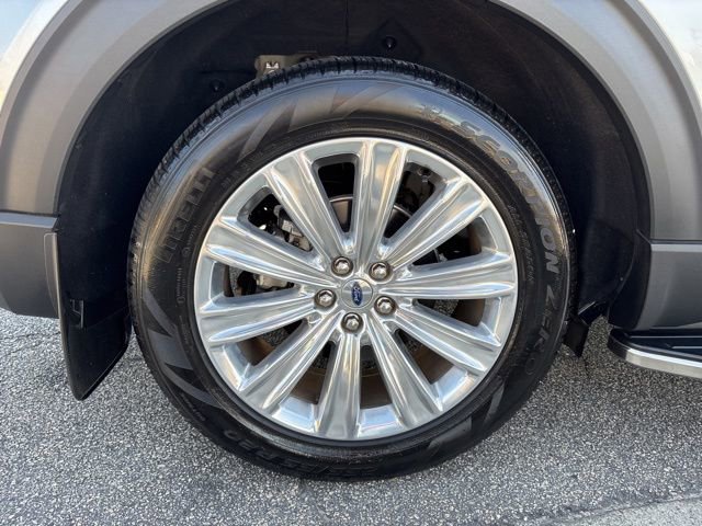 Used 2022 Ford Explorer Limited w/ Equipment Group 301A image 9