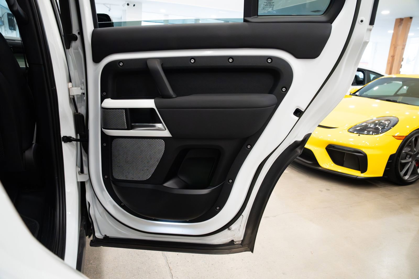 Used 2023 Land Rover Defender 130 SE image 23