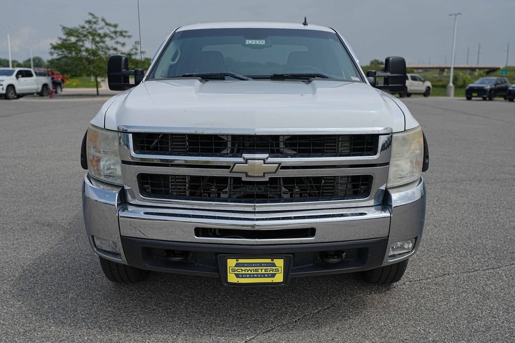 Used 2009 Chevrolet Silverado 2500 LT w/ Exterior Plus Package AWD/4WD image 2