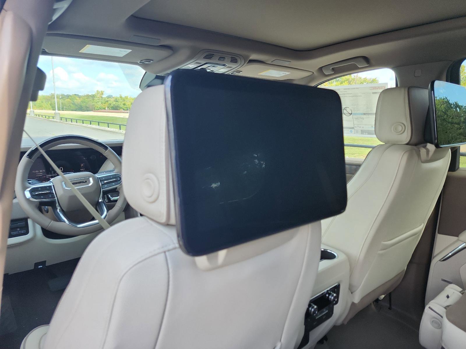 New 2026 GMC Yukon XL Denali w/ Denali Reserve Package image 10