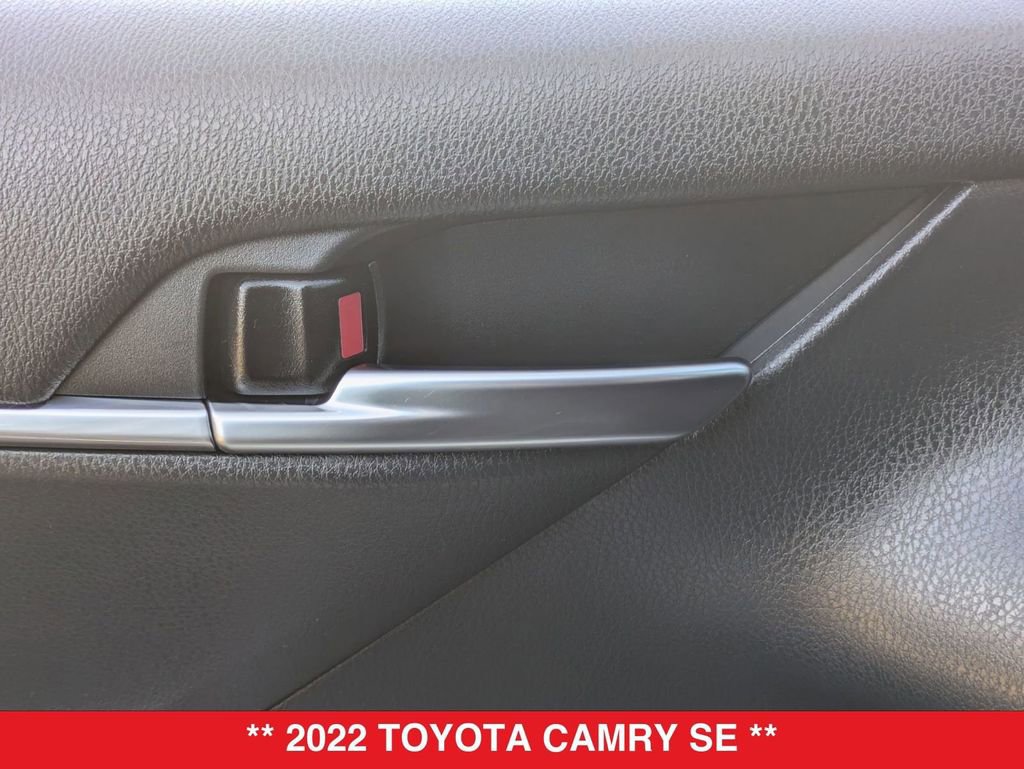 Used 2022 Toyota Camry SE image 12