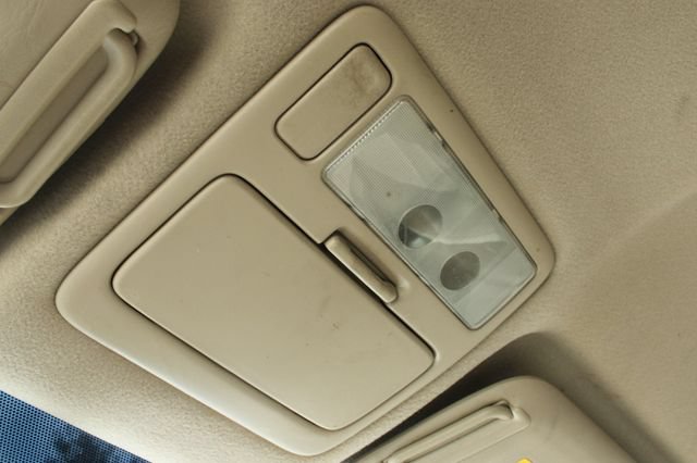 Used 2001 Toyota Highlander 2WD w/ Quick-Order Pkg image 18
