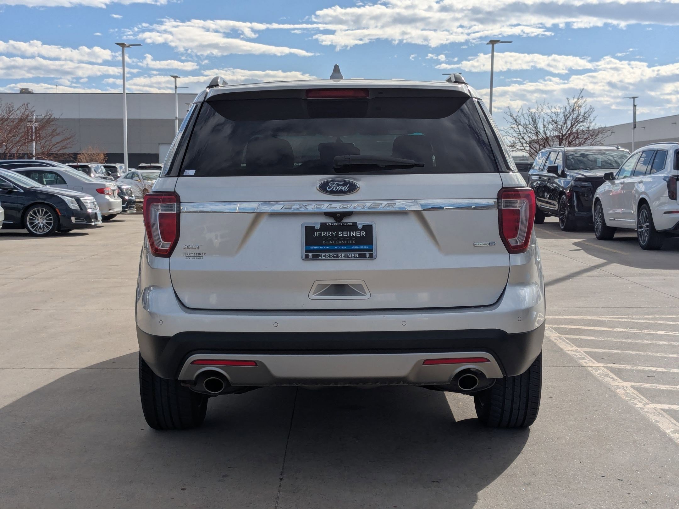 Used 2016 Ford Explorer XLT w/ Equipment Group 201A image 4