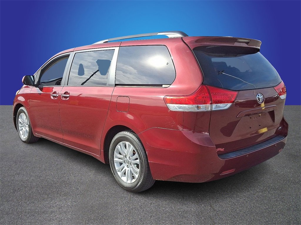 Used 2014 Toyota Sienna XLE image 6