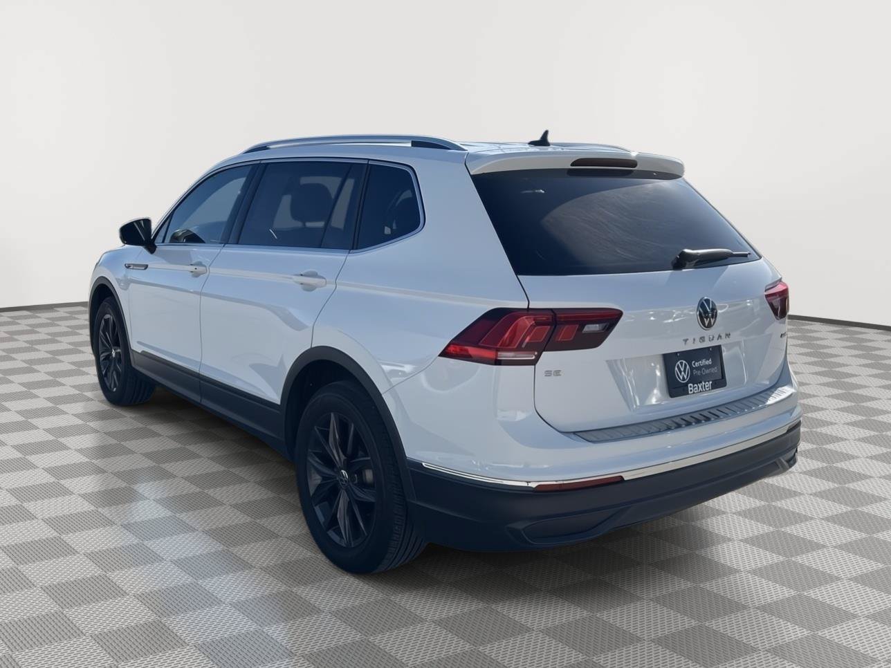 Certified 2024 Volkswagen Tiguan SE w/ Panoramic Sunroof Package AWD/4WD image 7