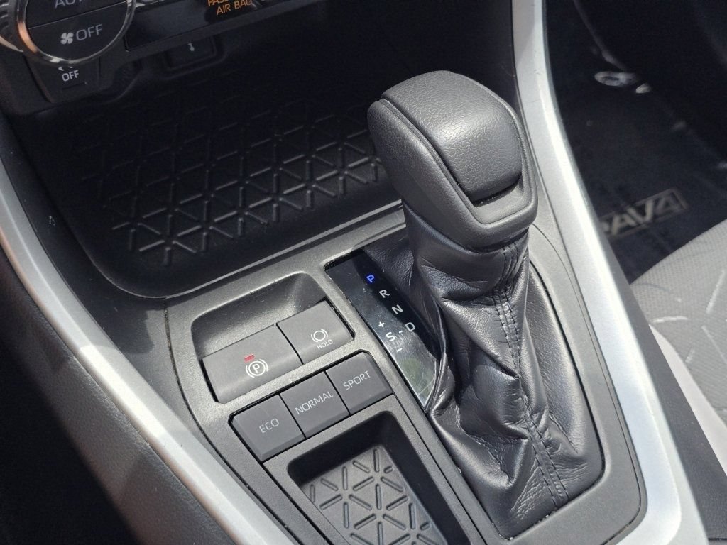 Used 2020 Toyota RAV4 XLE FWD image 31
